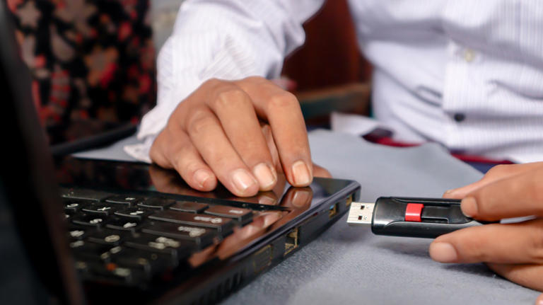 4 signs you should replace that old USB drive