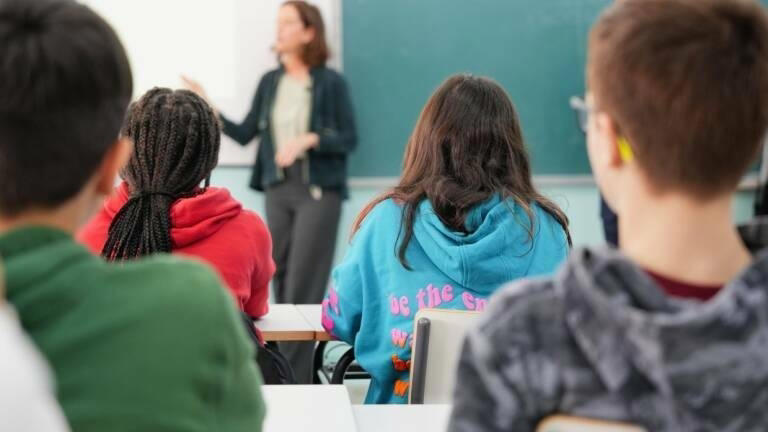 El TSJCV avala la consulta a los padres para elegir la lengua base en ...