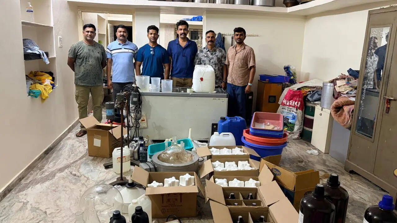 Peddler cabbie's arrest leads to Gujarat drug lab bust