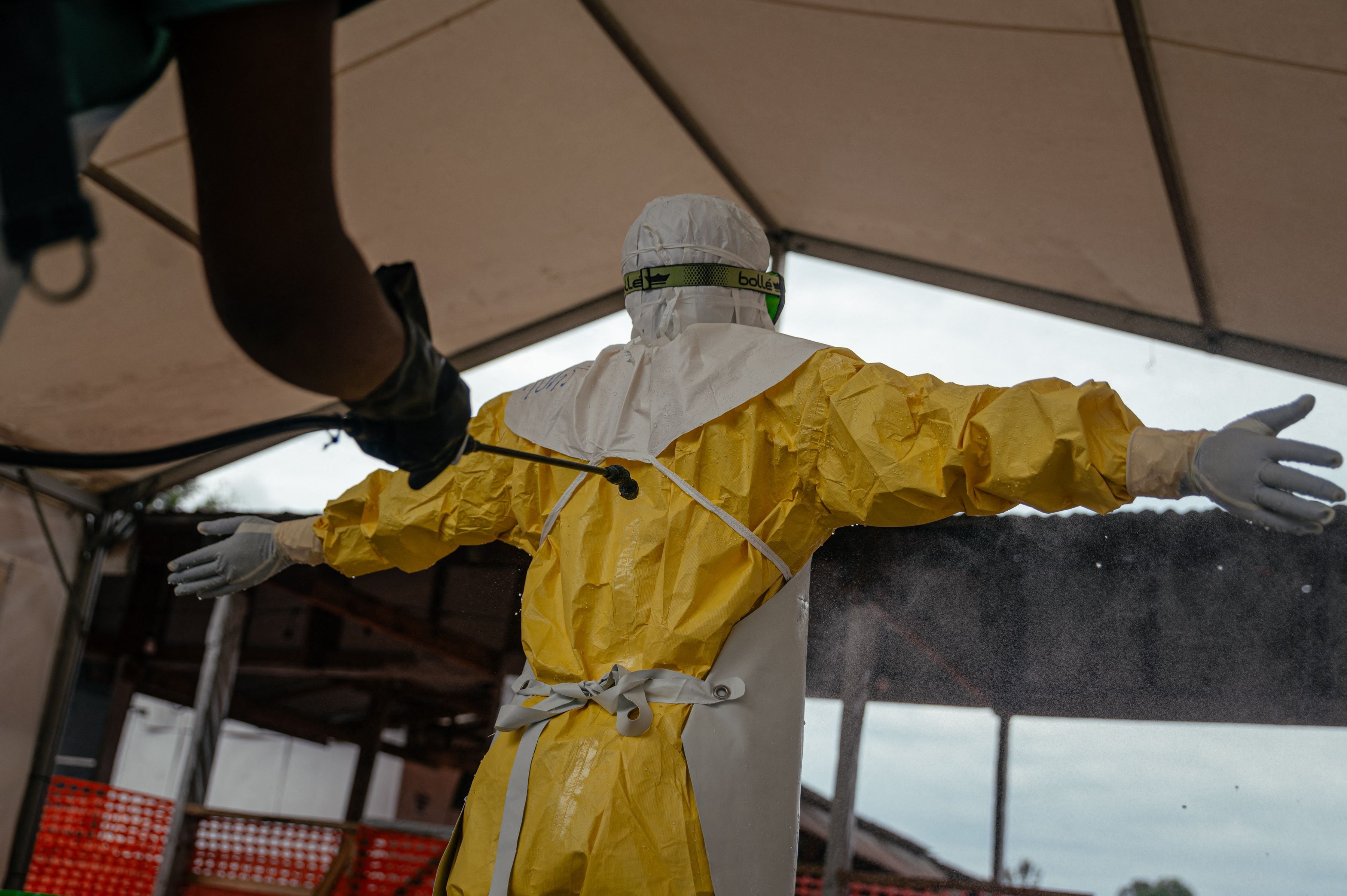 Ebola cases fall to 300 after hundreds ruled out