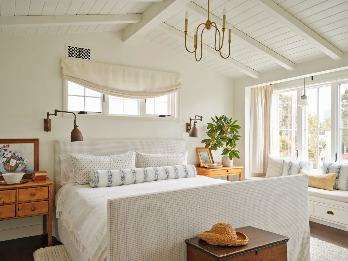 del-mar-california-beach-cottage-bedroom.jpg