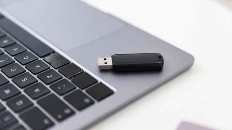 4 signs you should replace that old USB drive