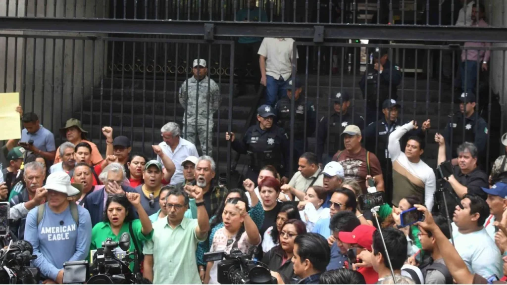 Comienza mesa de diálogo entre la CNTE y autoridades de la SEP y Segob