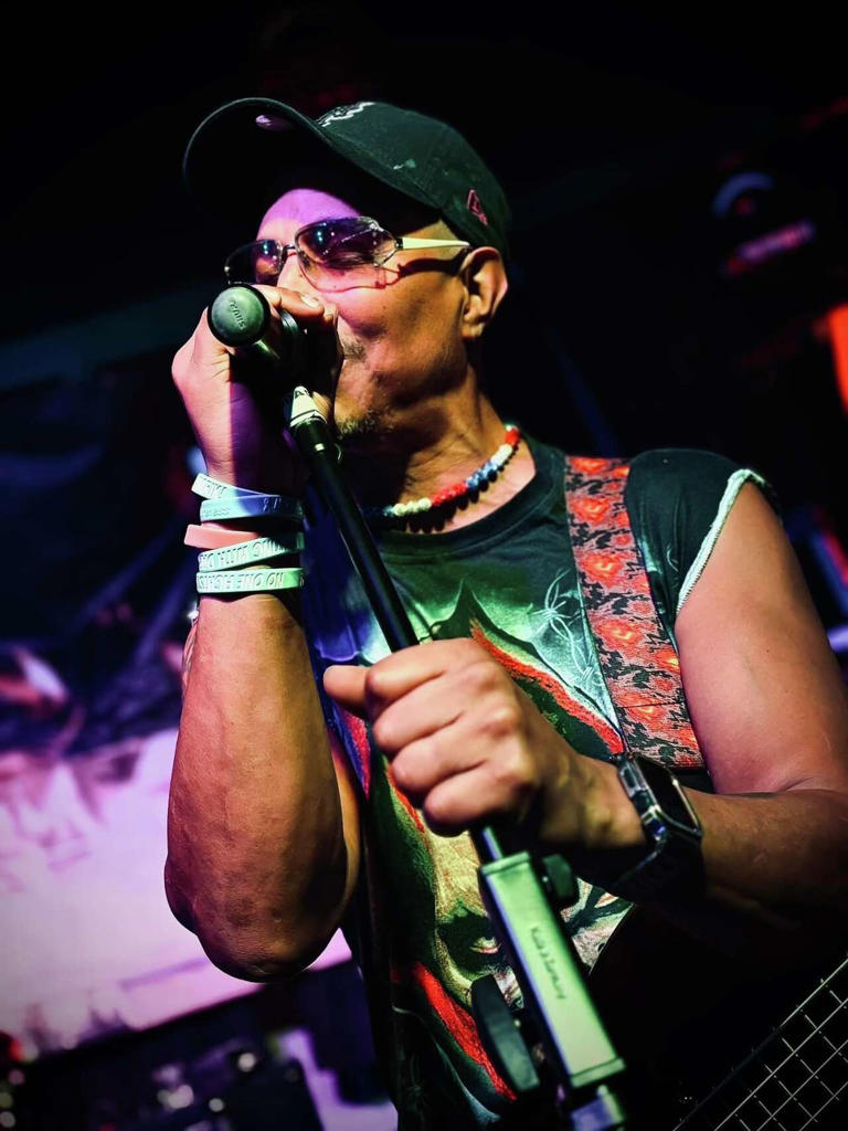 Frontman of longtime Connecticut party band keeps performing through ...