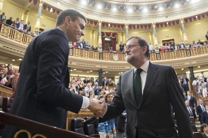 Rajoy se atrinchera, Sánchez reivindica la dignidad política tras la moción