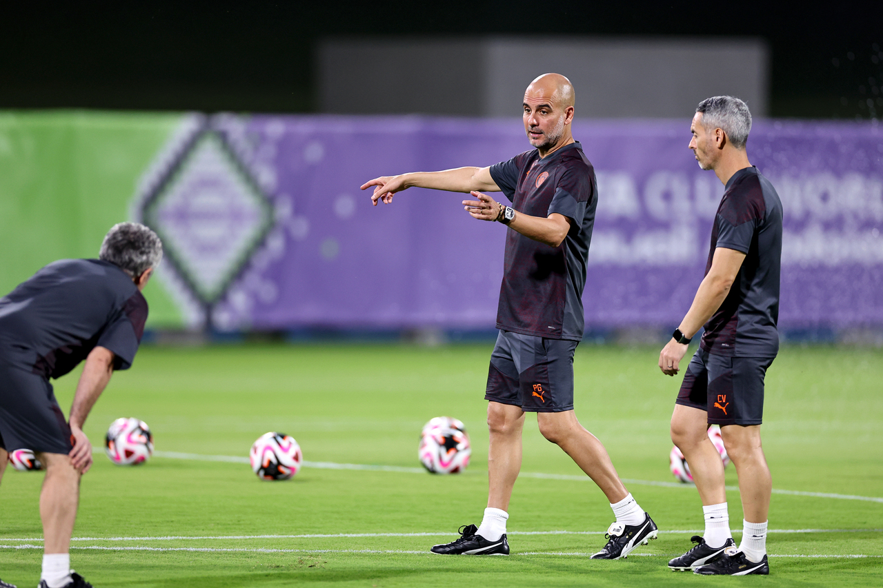 Guardiola rejeita convite de Beckham para comandar Messi nos EUA, diz ...
