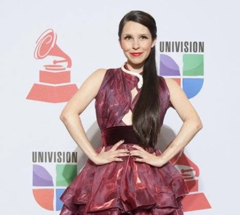 Belanova lanza el álbum 'Vida en rosa tour' y estrena versión de 'Rosa ...