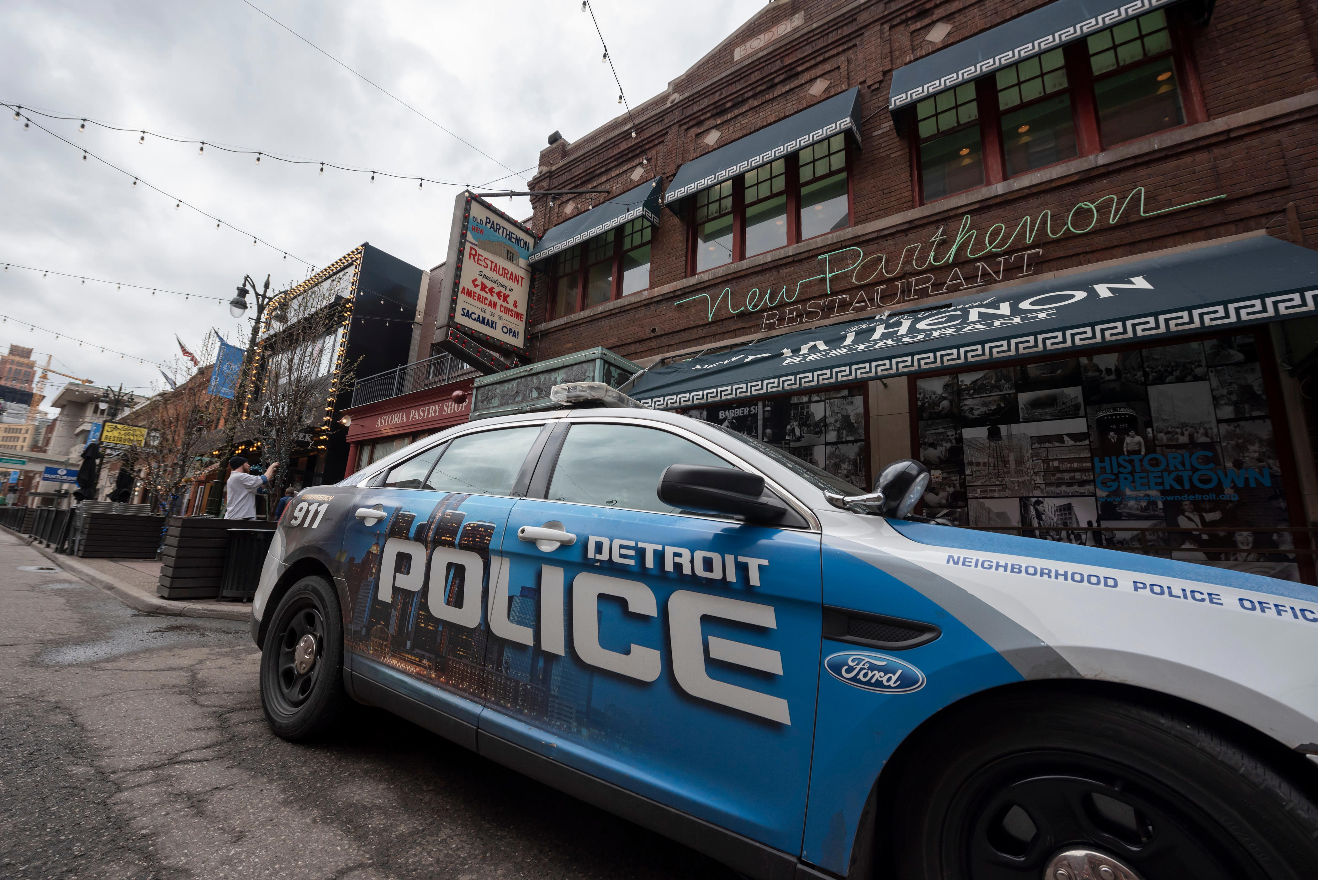Teen shot in west Detroit; police searching for suspect