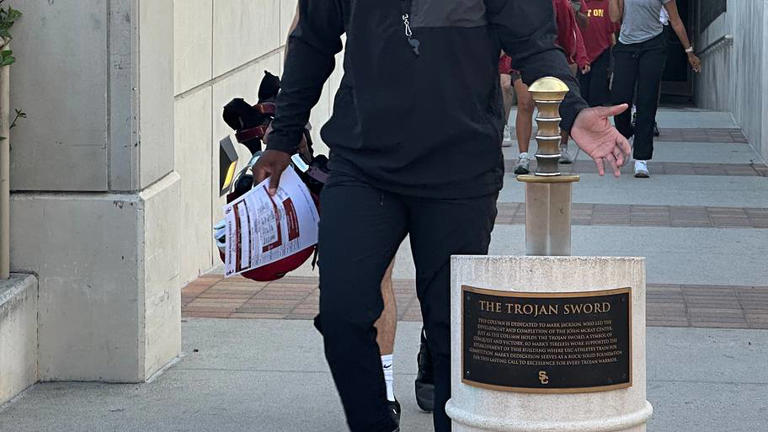 Recruits don't hold back about USC cornerbacks coach Trovon Reed