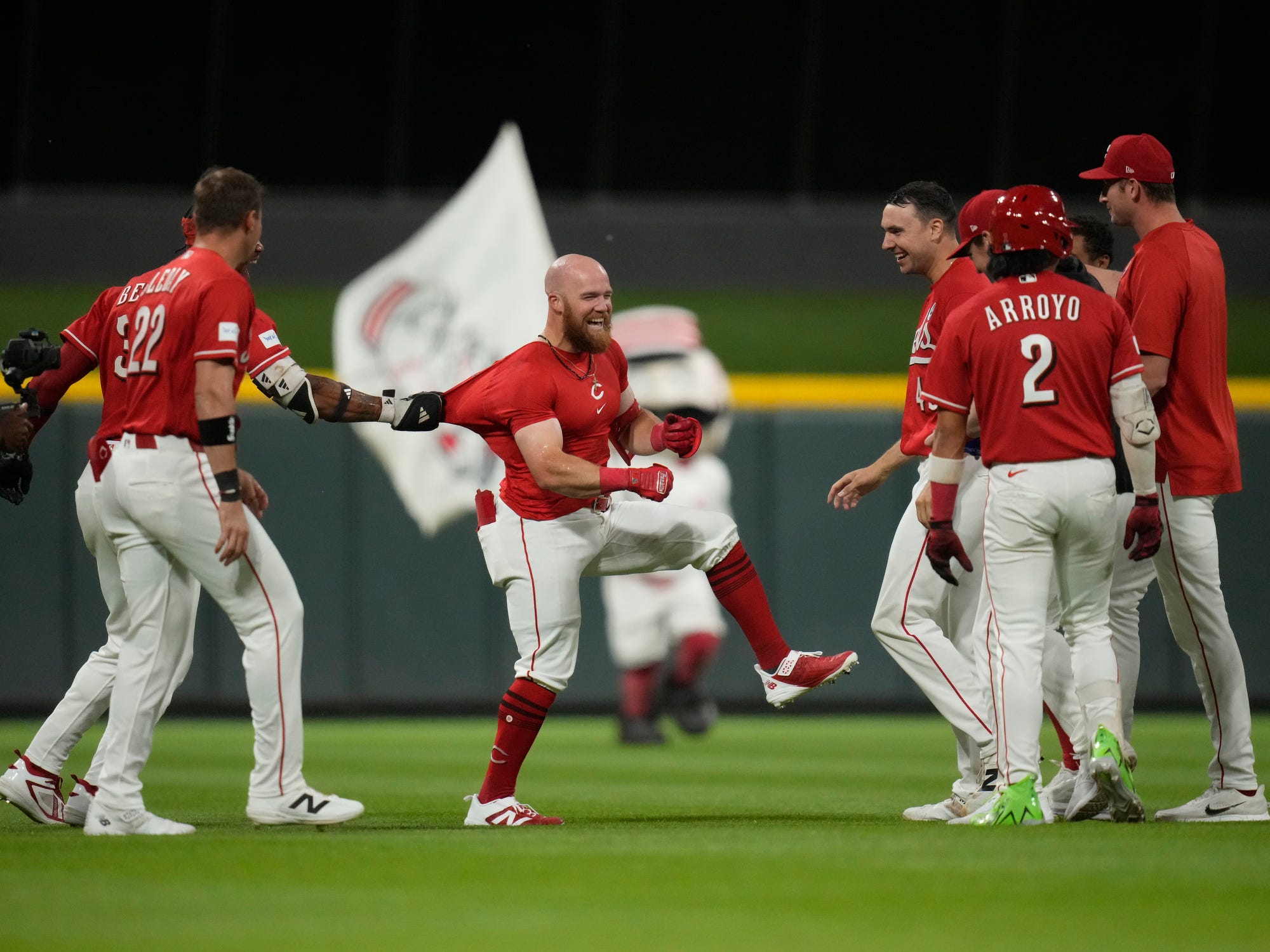 Reds scrap for comeback win against Royals. Here's what happened