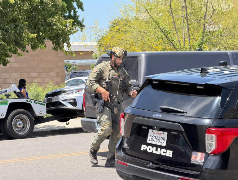 Bakersfield bank robber with bombs strapped to his body holds hostages ...