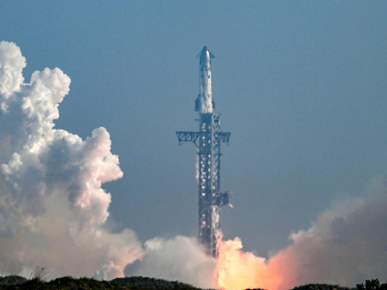 Morningstar says SpaceX should be valued nearly 50% lower than what the ...