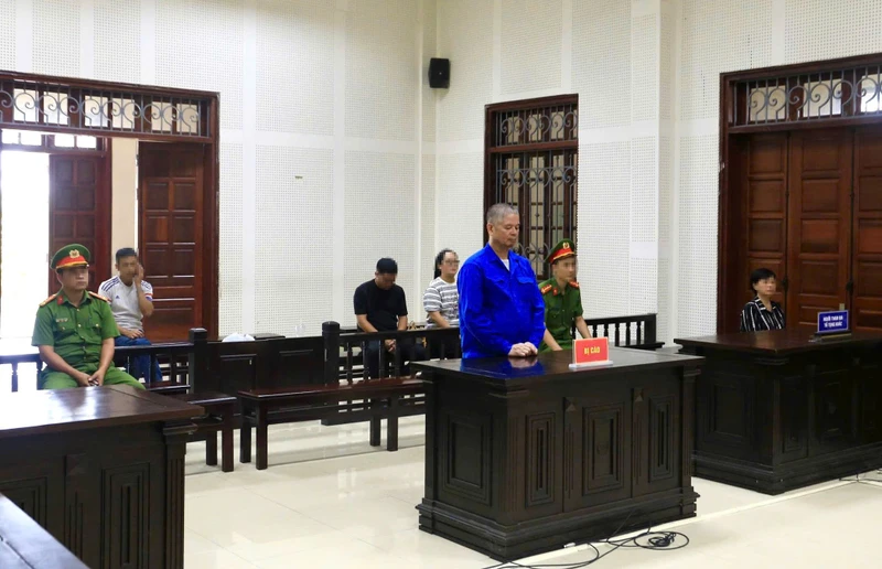 Chồng lĩnh 6 năm tù vì đầu độc vợ bằng thuốc chuột