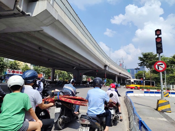 Gặp đèn đỏ, rẽ phải nơi có biển báo cấm có thể bị phạt đến 23 triệu đồng