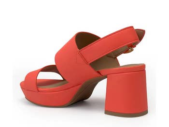 Chic open-toe sandal with wide straps and a block heel, suitable for stylish outings and comfort shopping