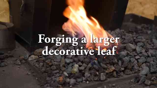 Hot steel becomes a giant leaf – the decorative forging reveal