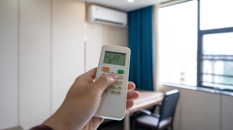 Hotel room too hot? Here's the sneaky hack to override that thermostat
