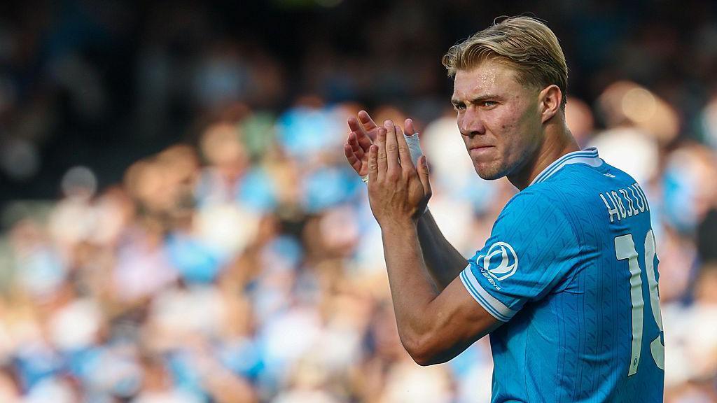 Hojlund completes Napoli switch