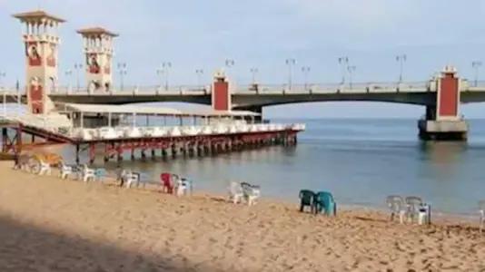طقس حار على شواطئ الإسكندرية