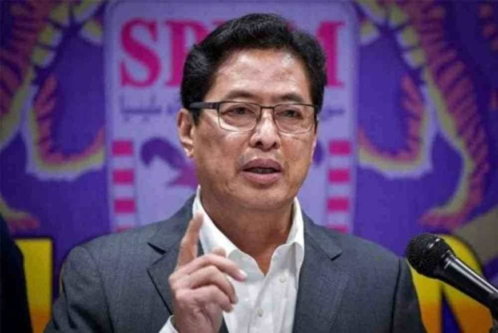 Azam Baki gives two-hour statement to Bukit Aman CID over threat claims