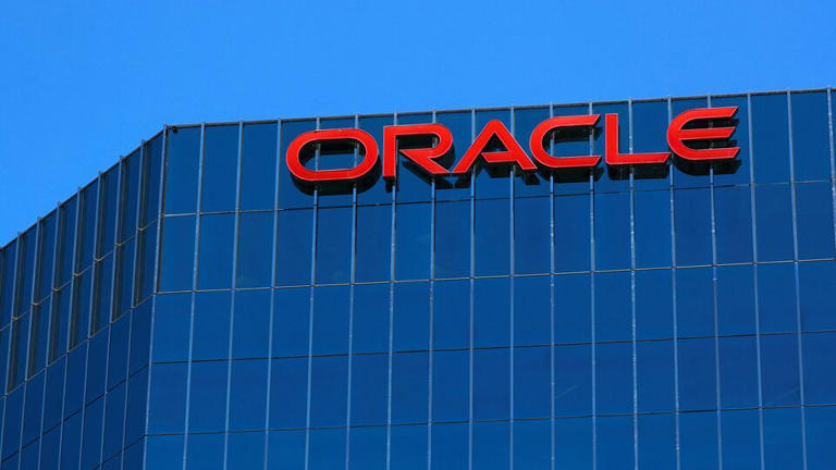 Oracle stock price falls after 30% surge in three sessions; what’s next?