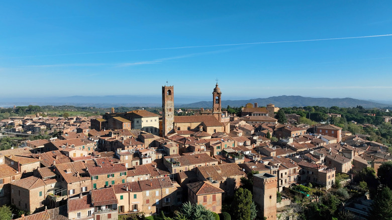 nestled-between-florence-and-rome-is-italy-s-overlooked-town-full-of