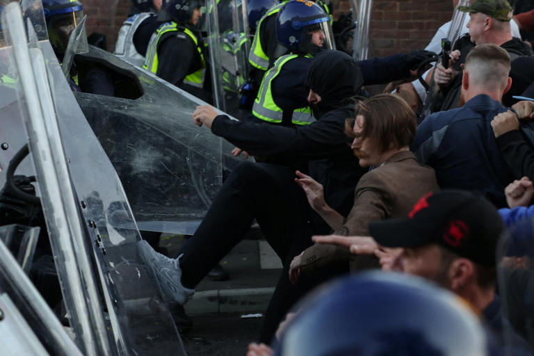 far-right-politicians-claim-uk-teen-s-murder-shows-two-tier-policing