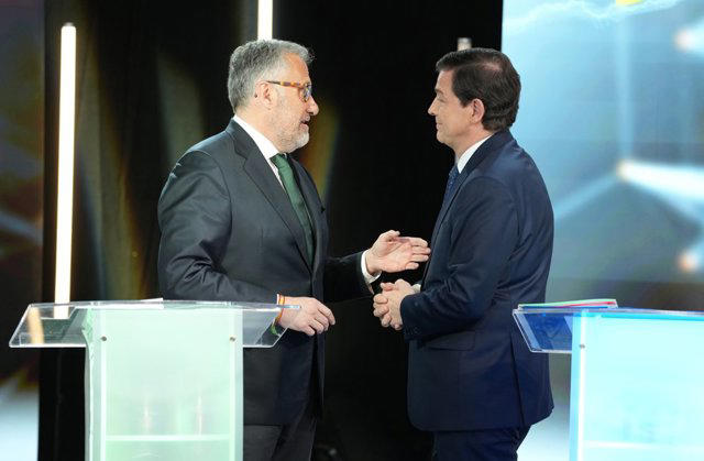 El pacto PP y Vox en CyL incluye prioridad nacional y una ...