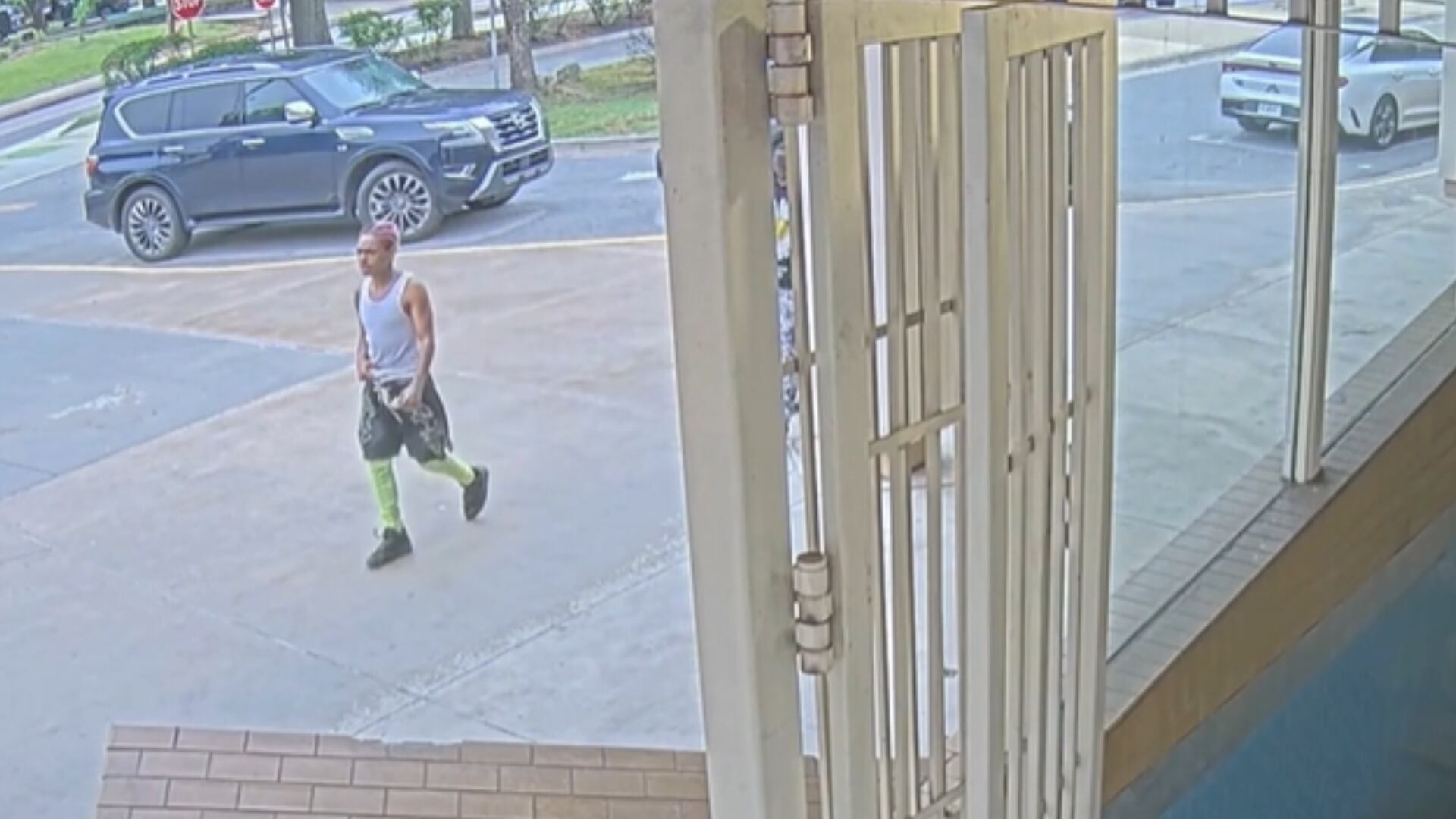 Police seek suspects after 16-year-old boy shot in shoulder
