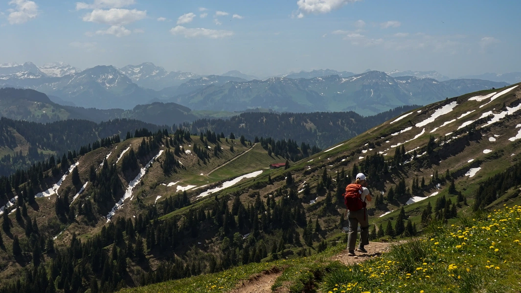 Beginner mountain hikes with epic views