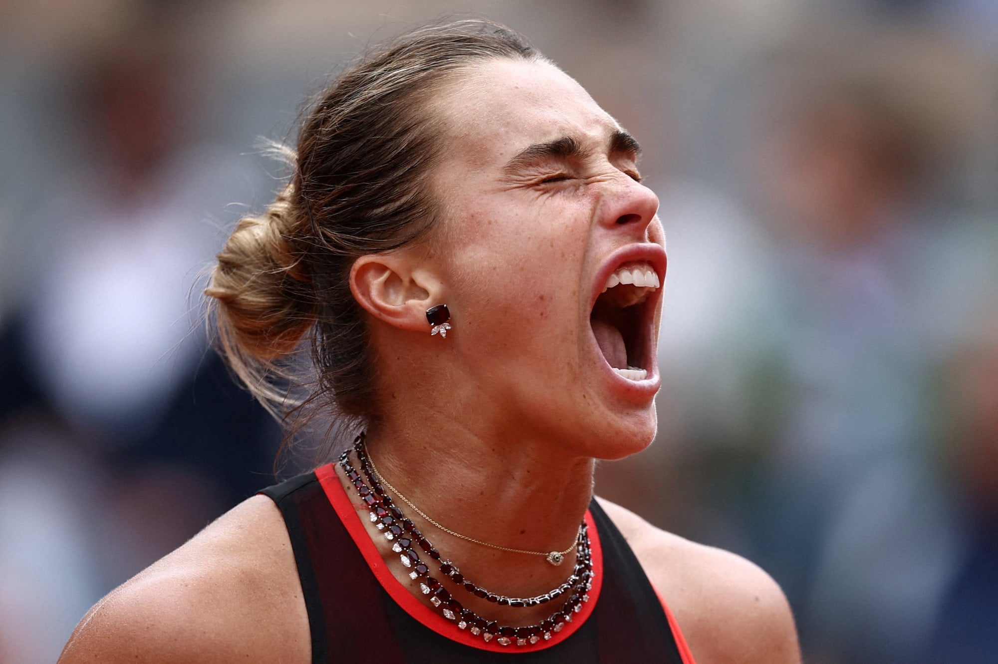 Aryna Sabalenka knocked out of French Open as Zheng Qinwen’s conqueror ...