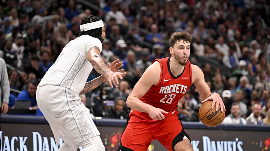 Should the Houston Rockets make a run at one future Hall-of-Fame big man?