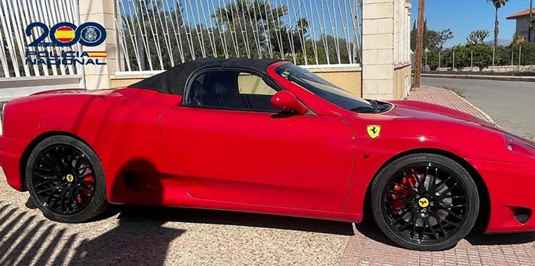 La Policía da el alto en Elche a lo que parecía ser un Ferrari y ...
