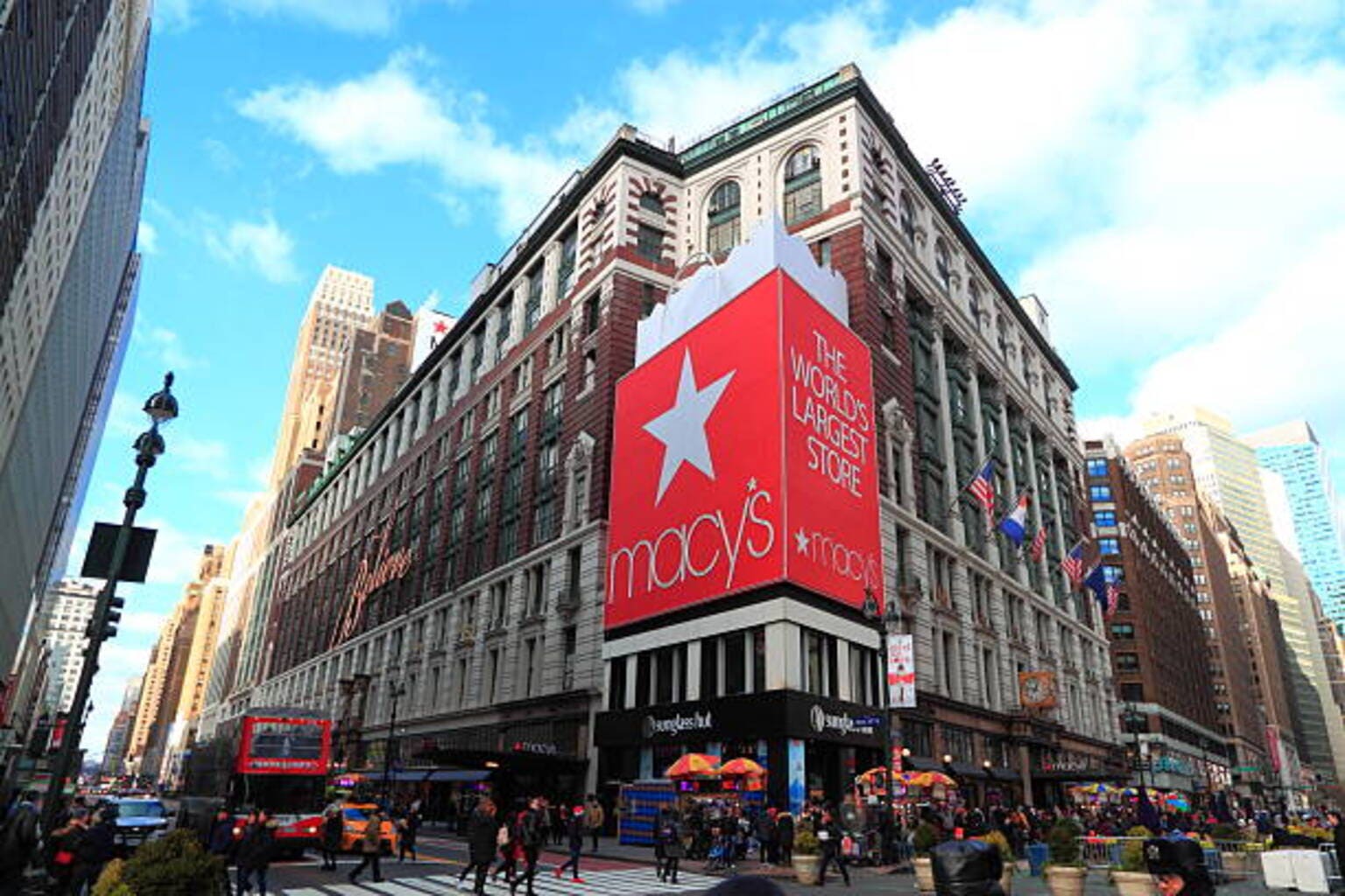 Last store standing? Macy's outlives rivals and delivers best quarter ...