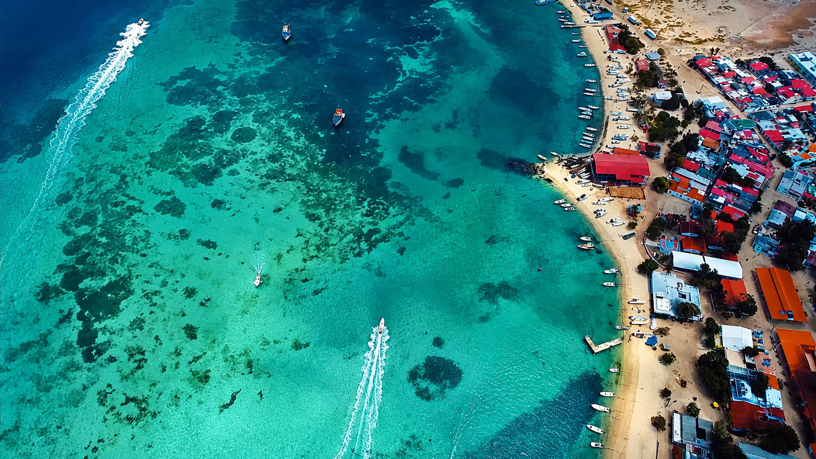 A tiny Los Roques island surrounded by unreal blue waters