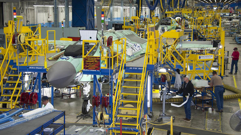 Lockheed Martin awarded $1 billion in new contracts