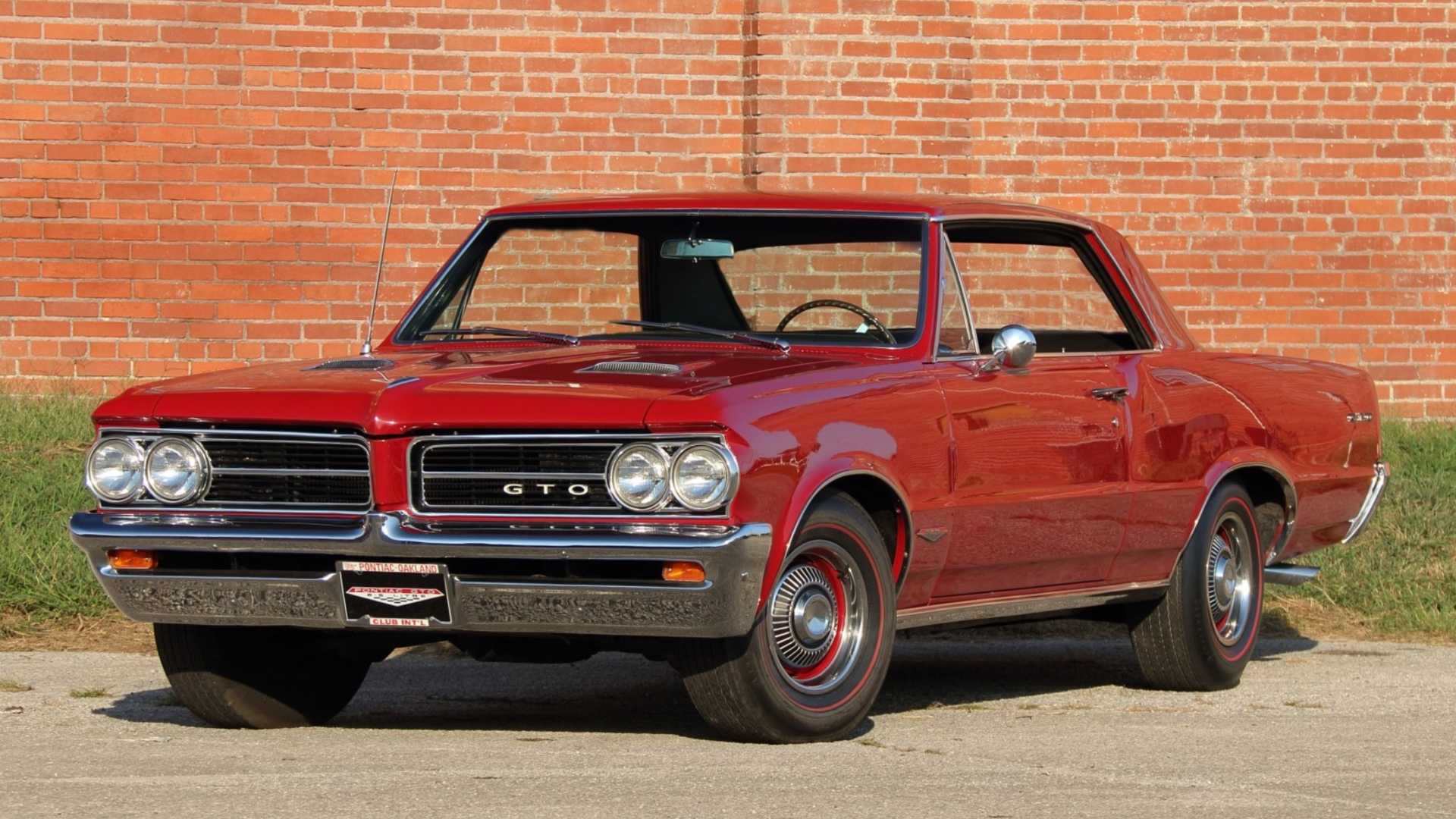 3/4 front view of 1964 Pontiac GTO