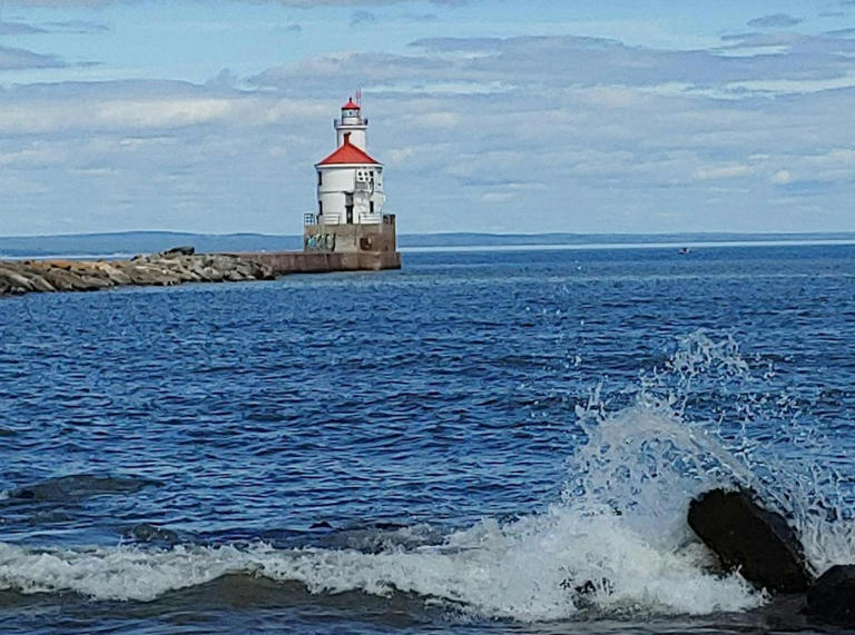 Coast Guard beacon is stolen from lighthouse in Superior, Wis., harbor