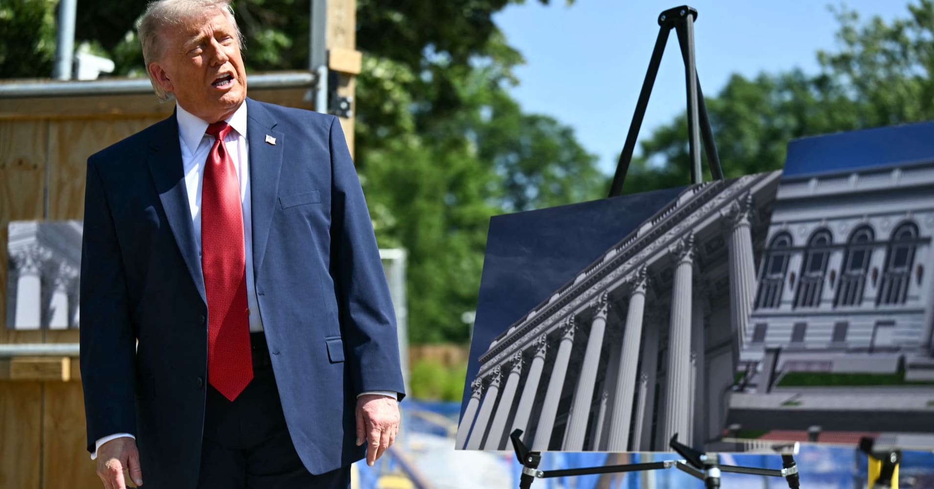 Senate GOP strips up to $1B for Trump ballroom security from ...