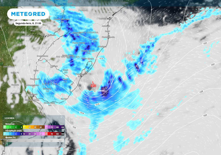 Previsão de nebulosidade, pressão, ventos e chuva na segunda-feira durante a noite mostra a formação de um ciclone na altura do Rio Grande do Sul e do Uruguai, ocasionando chuva.