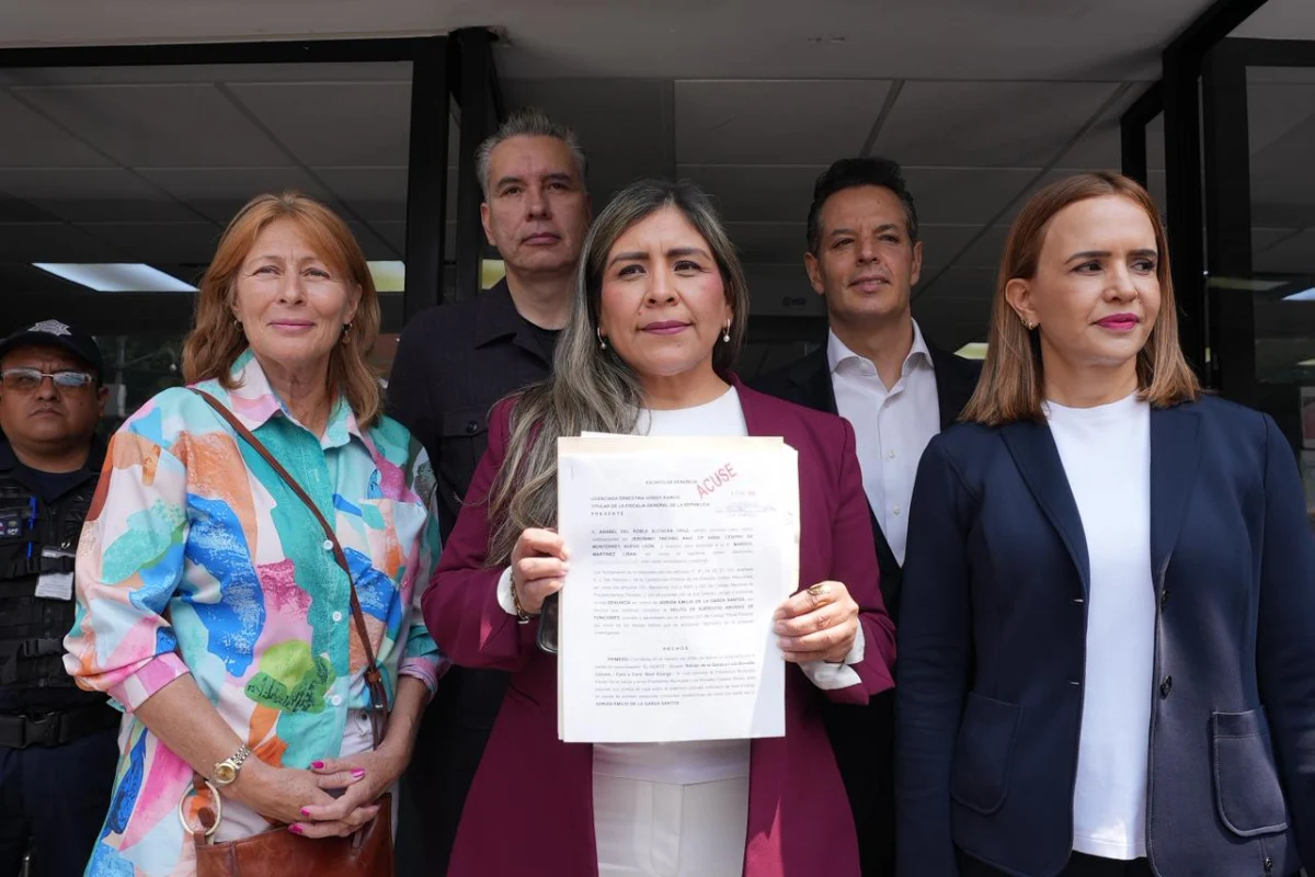 Morena denuncia ante la FGR presunta corrupción en contrato firmado ...