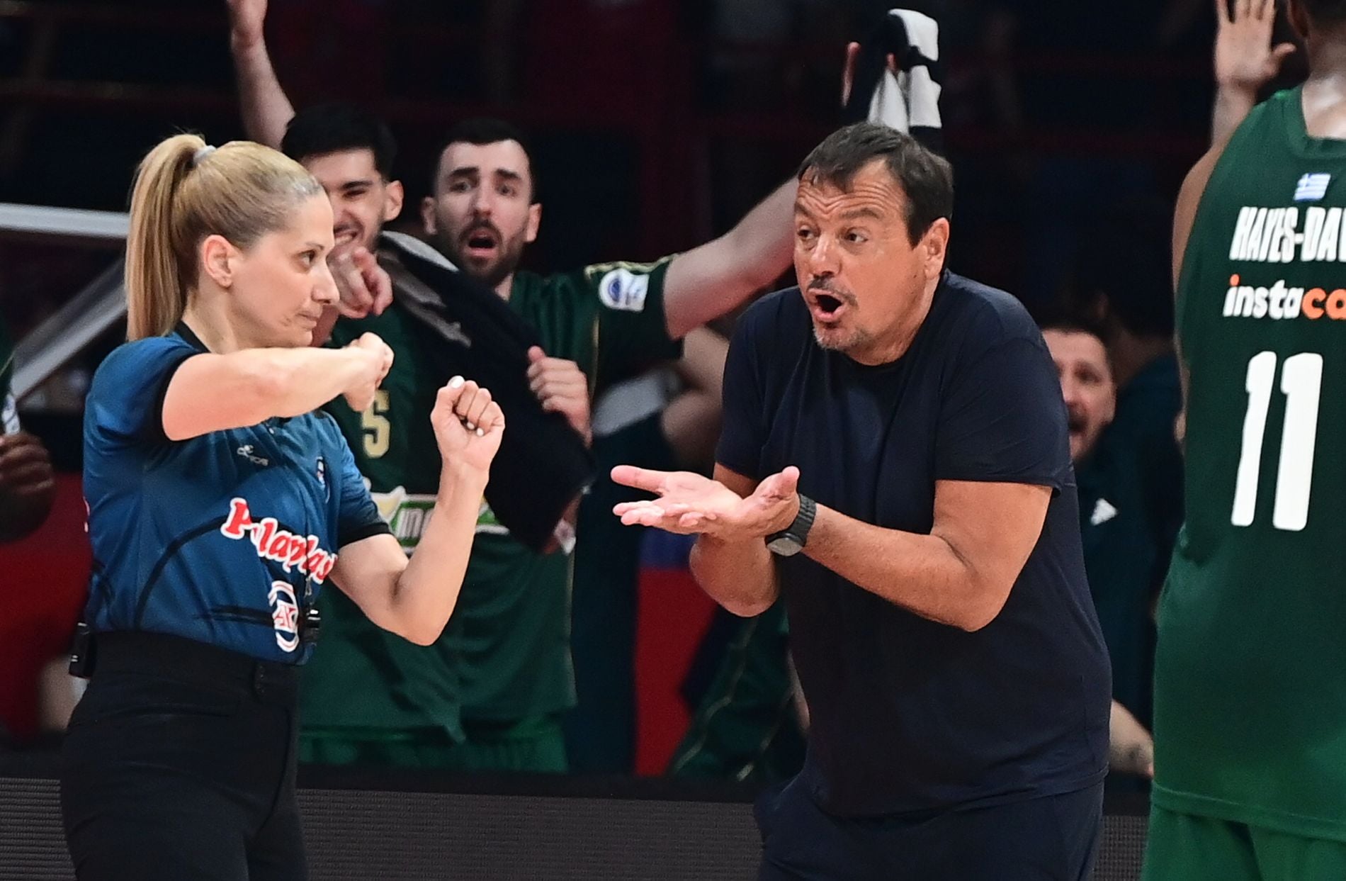Ο Αταμάν τα βρόντηξε κι έφυγε από τη συνέντευξη Τύπου