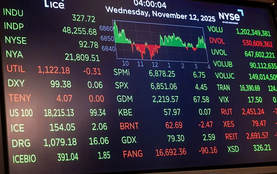 Experts highlight cash flow focus and ETF strategies amid risks