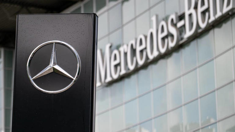 Mercedes doubles down on EVs as US rivals pull back