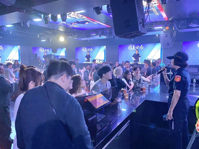 K-POP之夜變調!信義夜店「法男舞池激戰台客」畫面曝 分局長帶隊臨檢