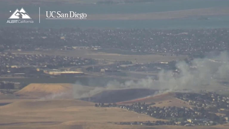 Firefighters battle brush fire near Brentwood