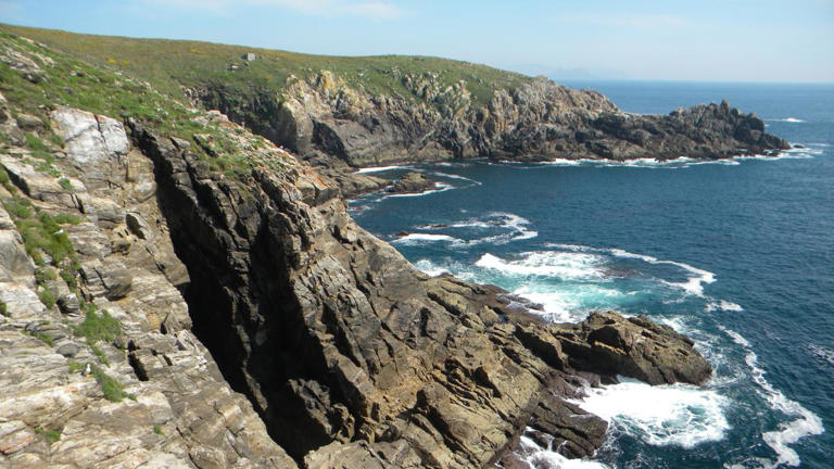  La isla de Galicia donde se esconde el ‘agujero del infierno’: uno de los lugares más misteriosos del Atlántico 