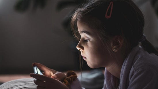 Photo inspiration: Picture Idea: Is Your Child Glued To Screens Psychologist Shares 5 Changes
