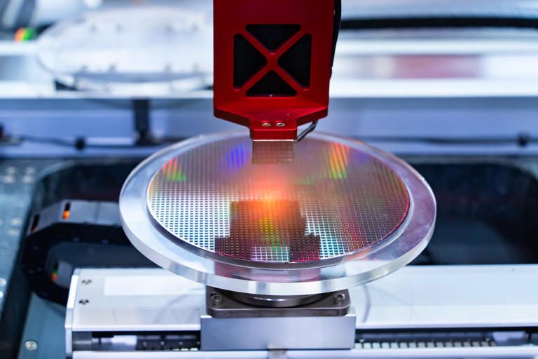 Des semi-conducteurs made in France : Thales, Foxconn et Radiall s’allient