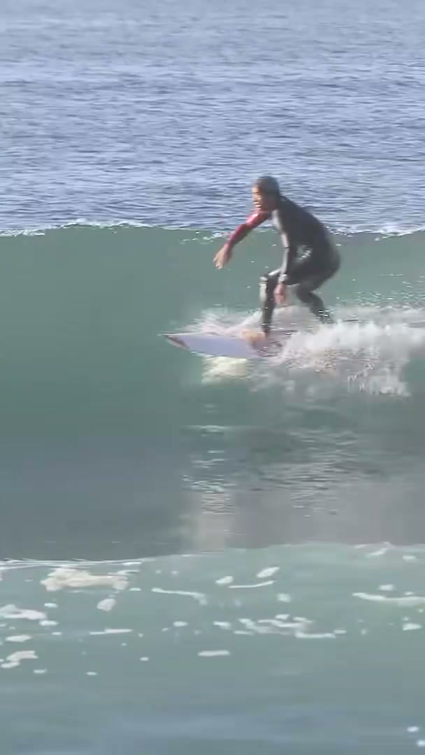 Kanoa does the most controlled layback snaps #surfersofbali # ...
